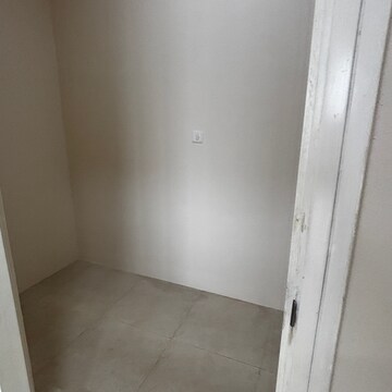 Room in 3 BHK Apartment at LnT Realty Crescent Bay, Dhabholkar Wadi – for Rent