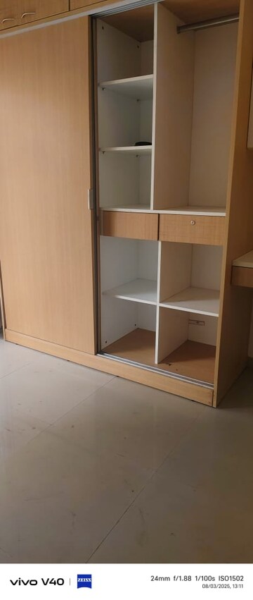 Furnished Amenities in 1 BHK Apartment at Solitaire Heights, Malad West – for Rent