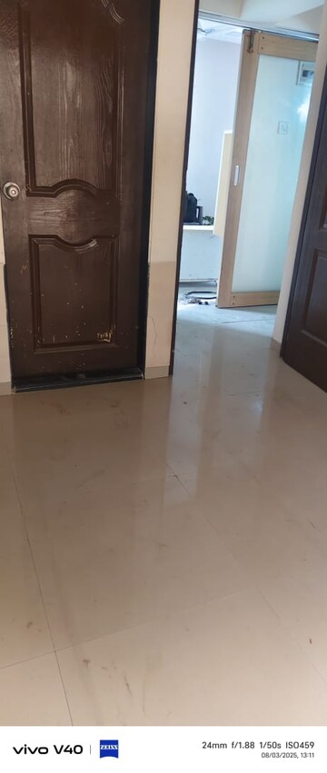 Room in 1 BHK Apartment at Solitaire Heights, Malad West – for Rent