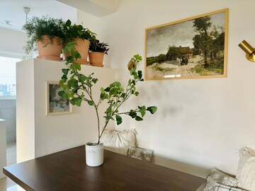 Furnished Amenities in 2 BHK Apartment at Andheri West – for Rent