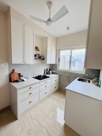 Team Area in 2 BHK Apartment at Andheri West – for Rent