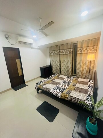 Living Room in 3 BHK Apartment at Andheri West – for Rent