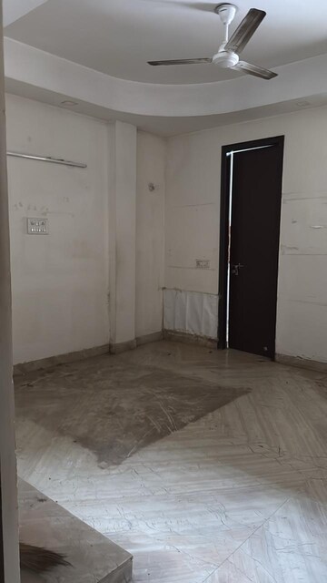 Room in 3 BHK Builder Floor at Palam Vihar Residents Association, Palam Vihar – for Rent