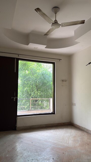 Room in 3 BHK Builder Floor at Palam Vihar Residents Association, Palam Vihar – for Rent