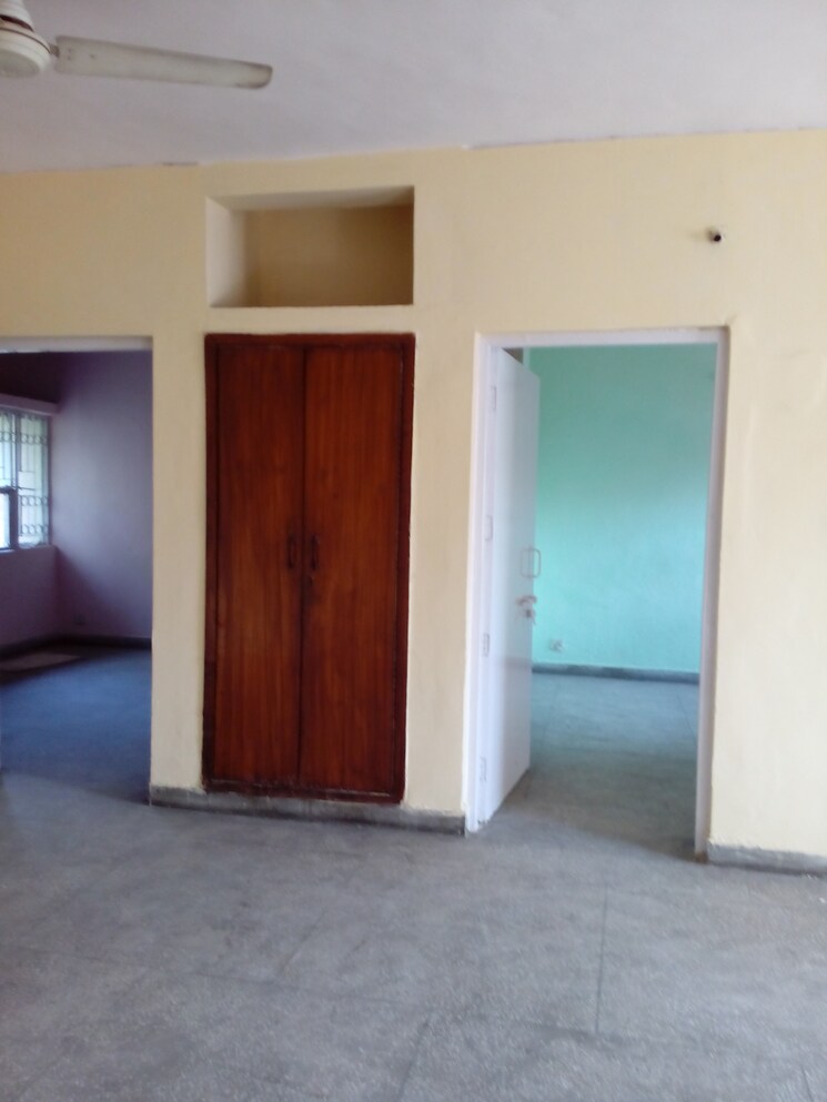 Room, sarita-vihar-pocket-j-rwa 2 Bedroom 929 Sq.Ft. Apartment In Sarita Vihar Delhi 9028432