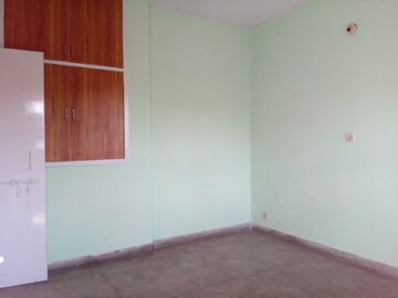 Room in 2 BHK Apartment at Sarita Vihar Pocket-J RWA, Sarita Vihar – for Sale