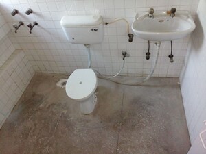 Bathroom in 2 BHK Apartment at Sarita Vihar Pocket-J RWA, Sarita Vihar – for Sale