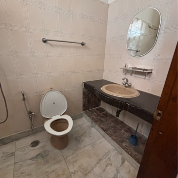 Bathroom in 2 BHK Builder Floor at Ansal Plaza Sector-23, Carterpuri Village – for Rent