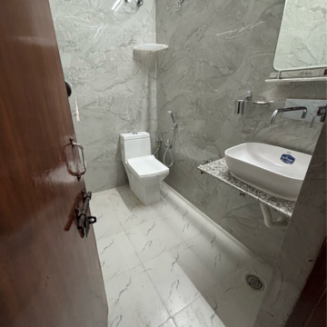 Bathroom in 2 BHK Builder Floor at Ansal Plaza Sector-23, Carterpuri Village – for Rent