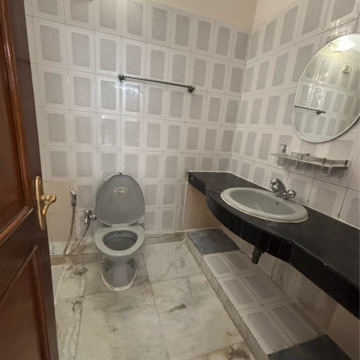 Bathroom in 2 BHK Builder Floor at Ansal Plaza Sector-23, Carterpuri Village – for Rent