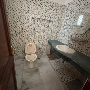 Bathroom in 2 BHK Builder Floor at Ansal Plaza Sector-23, Carterpuri Village – for Rent