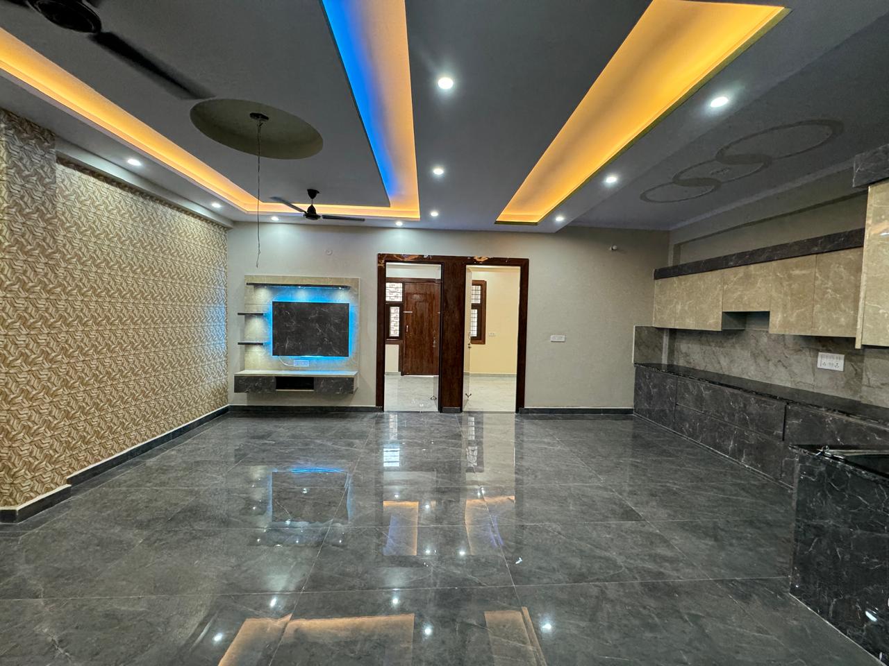 2 BHK + Pooja Room 700 Sq.Ft. Builder Floor in Akanksha Apartments Govindpuram