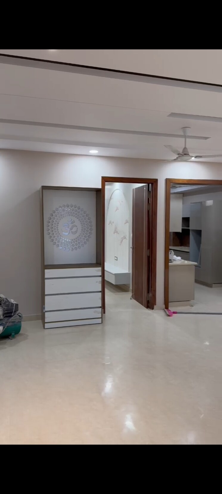 Room, sector 85 5 Bedroom 350 Sq.Yd. Builder Floor In Sector 85 Faridabad 9028481