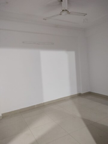 Room in 1 BHK Builder Floor at Paryavaran Complex – for Rent
