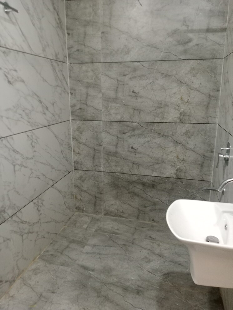Bathroom, sector 13 1.5 Bedroom 560 Sq.Ft. Builder Floor In Sector 13 Panipat 9028502