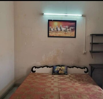 Bedroom in 1 BHK Builder Floor at Sector 44 – for Rent