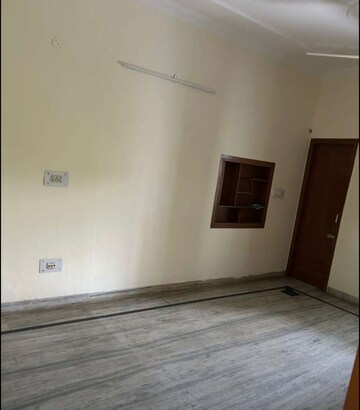 Room in 2 BHK Builder Floor at Sector 37 – for Rent