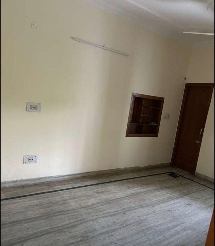 Room, sector 37 2 Bedroom 1500 Sq.Ft. Builder Floor In Sector 37 Chandigarh 9028507
