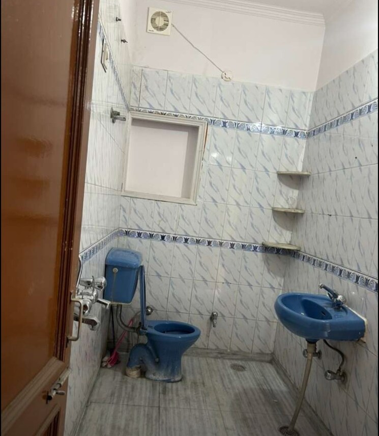 Bathroom, sector 37 2 Bedroom 1500 Sq.Ft. Builder Floor In Sector 37 Chandigarh 9028507