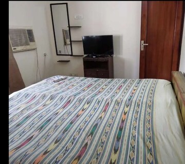 Bedroom in 3 BHK Builder Floor at Sector 18 – for Rent