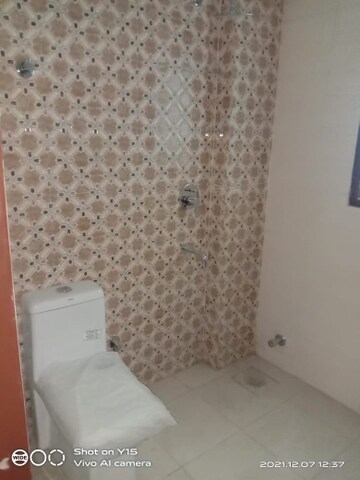 Bathroom in 2 BHK Builder Floor at Greenwood City, Sector 40 – for Rent