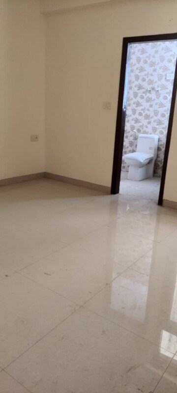 Room in 2 BHK Builder Floor at Greenwood City, Sector 40 – for Rent