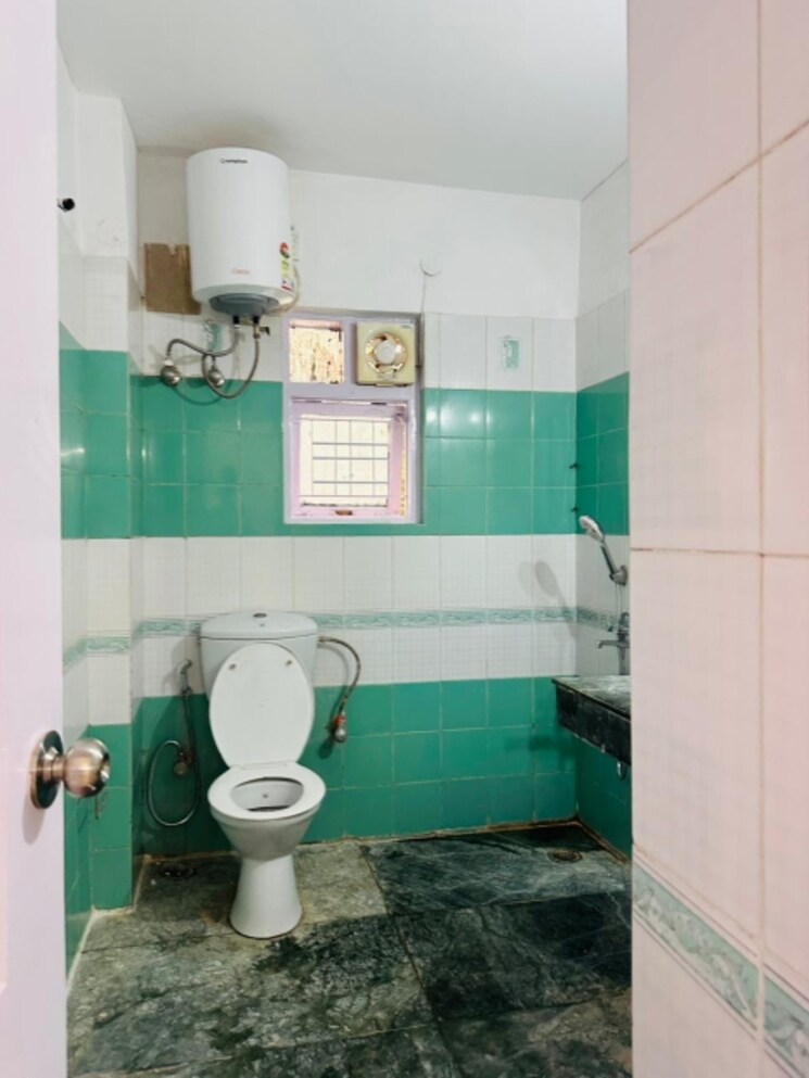 Bathroom, raheja-teachers-apartments 3 Bedroom 1450 Sq.Ft. Apartment In Sector 31 Gurgaon 9028524