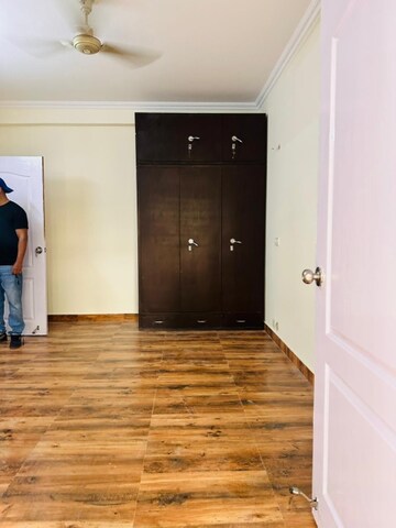 Room in 3 BHK Apartment at Raheja Teachers Apartments, Sector 31 – for Rent