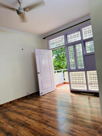 Room in 3 BHK Apartment at Raheja Teachers Apartments, Sector 31 – for Rent