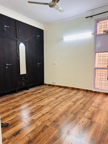 Room in 3 BHK Apartment at Raheja Teachers Apartments, Sector 31 – for Rent