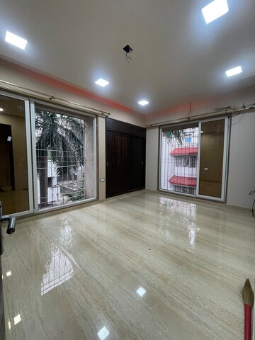 Room in 4 BHK Apartment at Rashmi Signature, Mira Road – for Rent