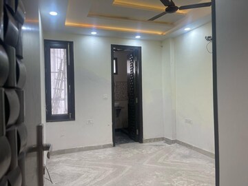 Room in 3 BHK Apartment at Navbharat Apartments, Paschim Vihar – for Rent