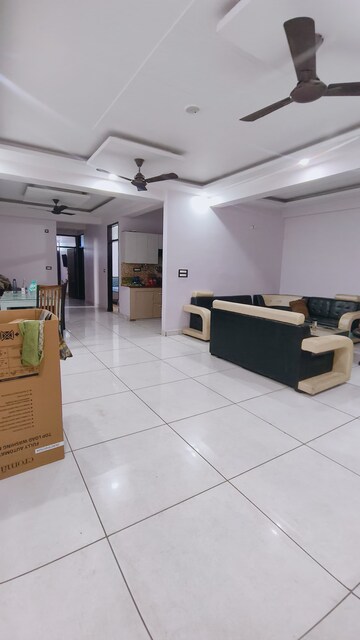 Living Room in 4 BHK Builder Floor at Sector 30 – for Rent