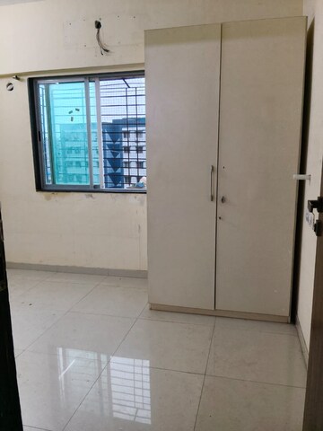 Room in 2 BHK Apartment at Sarla Garden, Vakola – for Rent