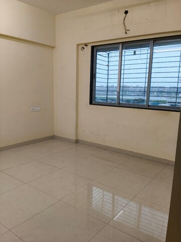 Room in 2 BHK Apartment at Sarla Garden, Vakola – for Rent