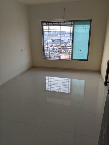 Room in 2 BHK Apartment at Sarla Garden, Vakola – for Rent