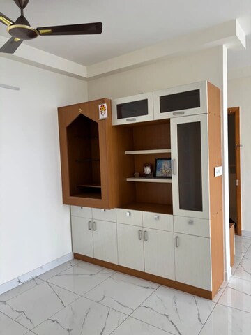 Room in 2 BHK Apartment at Mantri Lithos, Thanisandra – for Rent