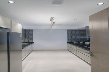 Room in 3 BHK Apartment at Lodha World One, Worli – for Sale