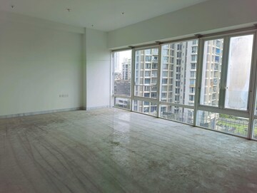 Room in 3 BHK Apartment at Indiabulls Blu, Worli – for Sale