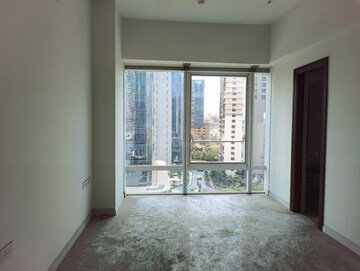 Room in 3 BHK Apartment at Indiabulls Blu, Worli – for Sale