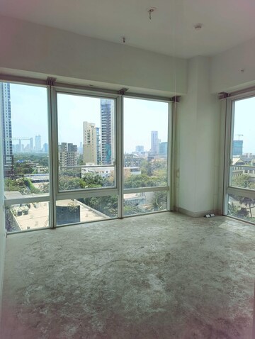 Room in 3 BHK Apartment at Indiabulls Blu, Worli – for Sale