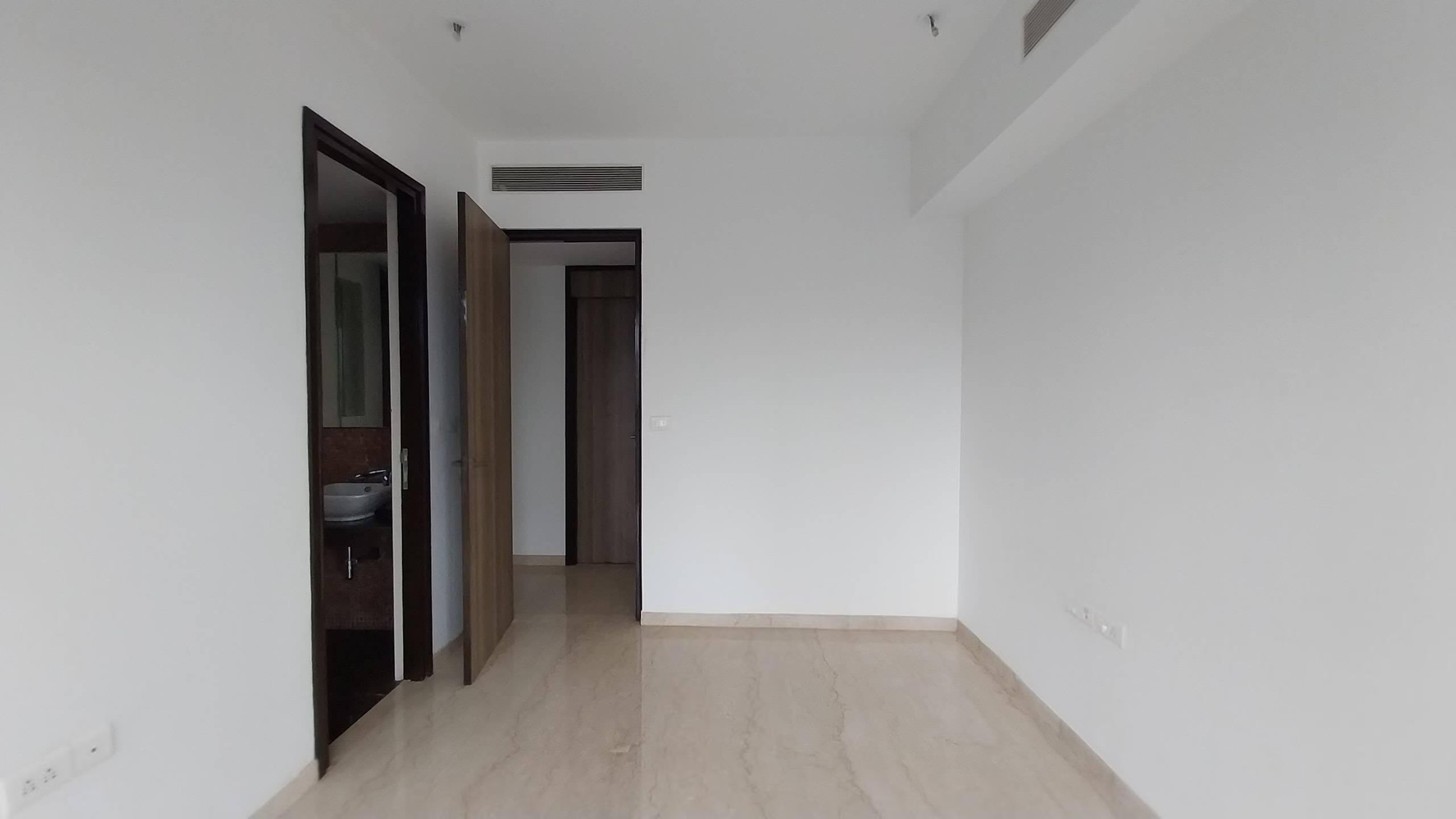 3 BHK + Servant Room Apartment For Sale in Lodha The Park