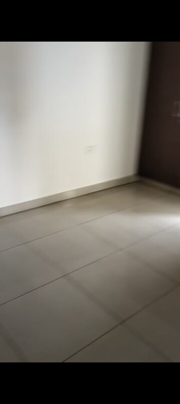 Room in 2 BHK Apartment at Panchsheel Greens, Sector 16 Greater Noida – for Rent