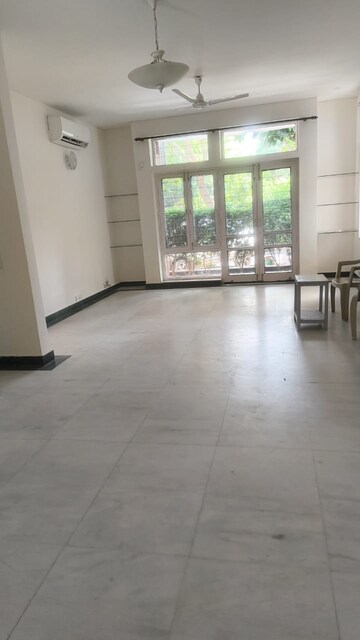 Room in 3.5 BHK Apartment at Bestech Park View City 2, Sector 49 – for Rent