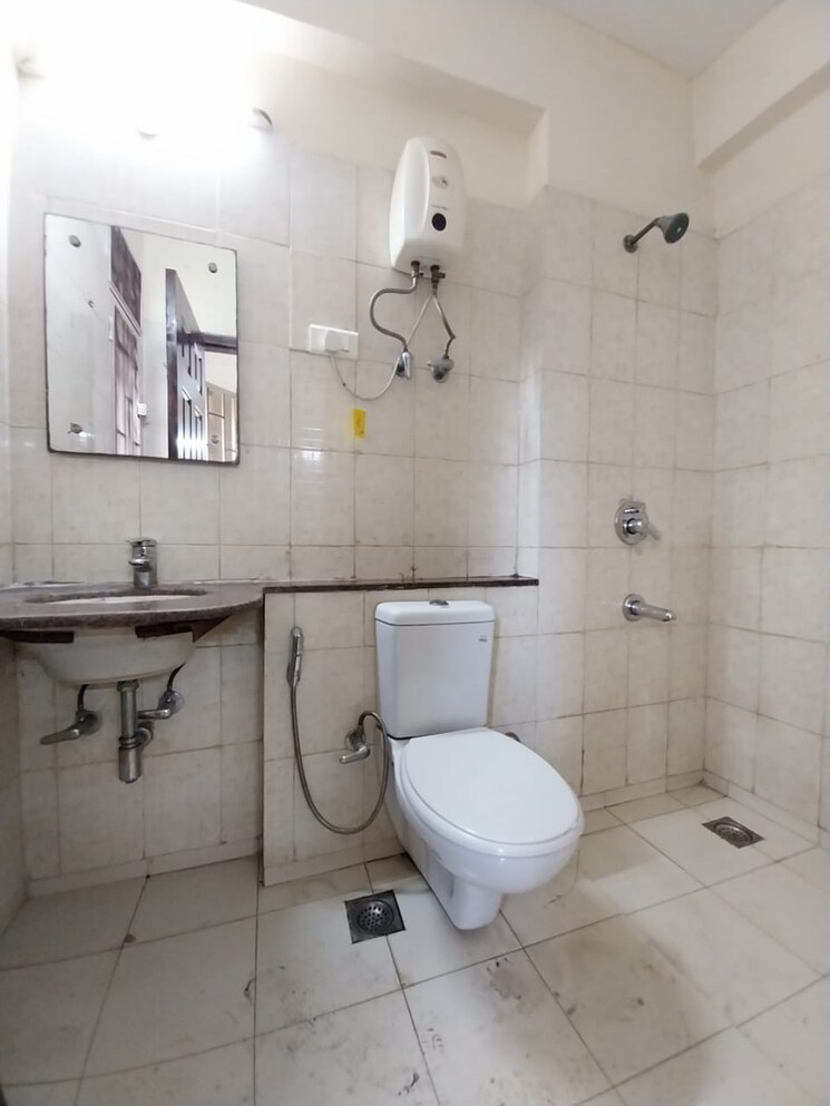 Bathroom, unitech-fresco 3 Bedroom 1815 Sq.Ft. Apartment In Sector 50 Gurgaon 9028701