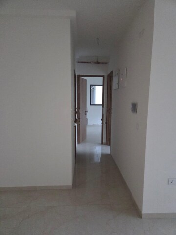 Room in 3 BHK Apartment at Godrej Urban Park, Chandivali – for Rent