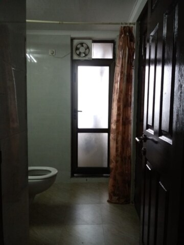 Building Lobby in 3 BHK Apartment at Unitech Fresco, Sector 50 – for Rent