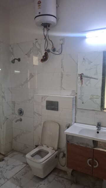 Bathroom in 3 BHK Builder Floor at Sector 40 – for Sale