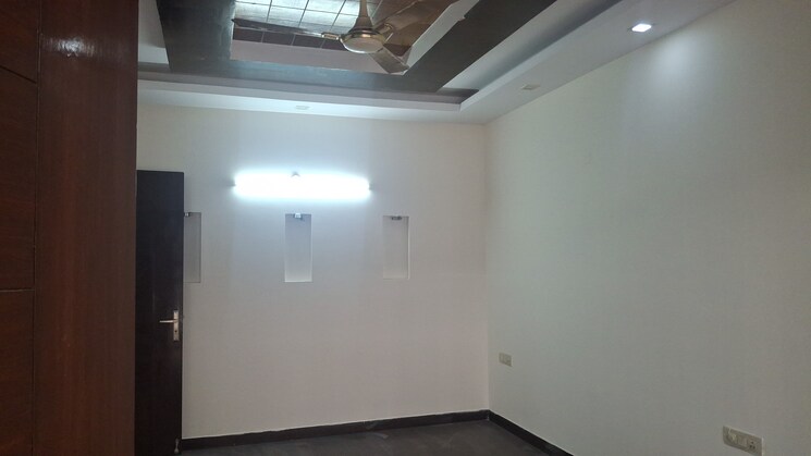 Room, sector 40 3 Bedroom 2475 Sq.Ft. Builder Floor In Sector 40 Gurgaon 9028721