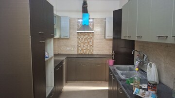 Kitchen in 3 BHK Builder Floor at Sector 40 – for Sale